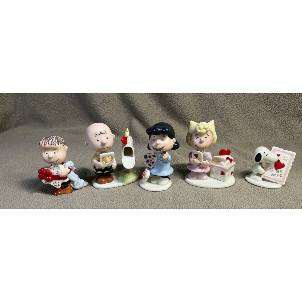 Lenox A Peanuts Valentine's Day Set Of 5 Figurines Charlie Brown Lucy Snoopy